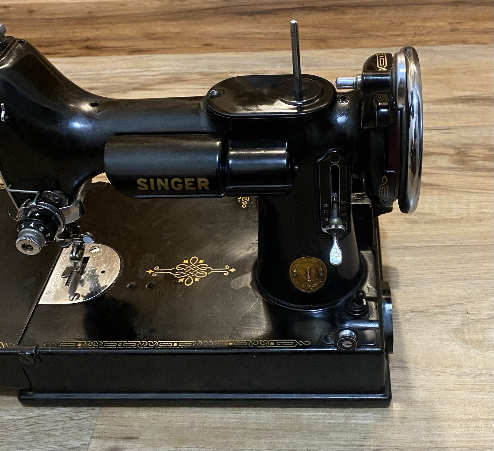 Vintage 1946 Singer 221-1 Featherweight Sewing Machine AG 619825 With Case