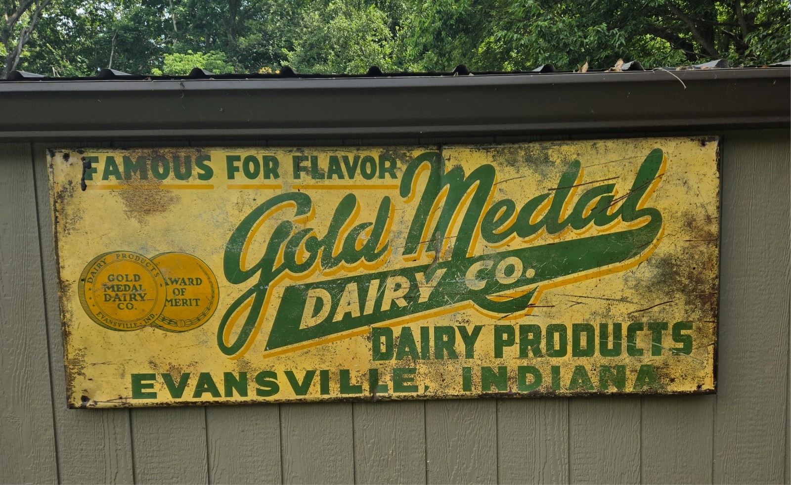 RARE 1930'S GOLD MEDAL DAIRY CO. METAL ADVERTISING SIGN FROM EVANSVILLE, INDIANA