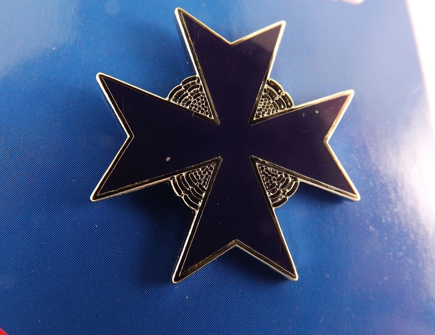 FREE SHIP Lapel Pin GERMAN Blue Max Enamel 1\