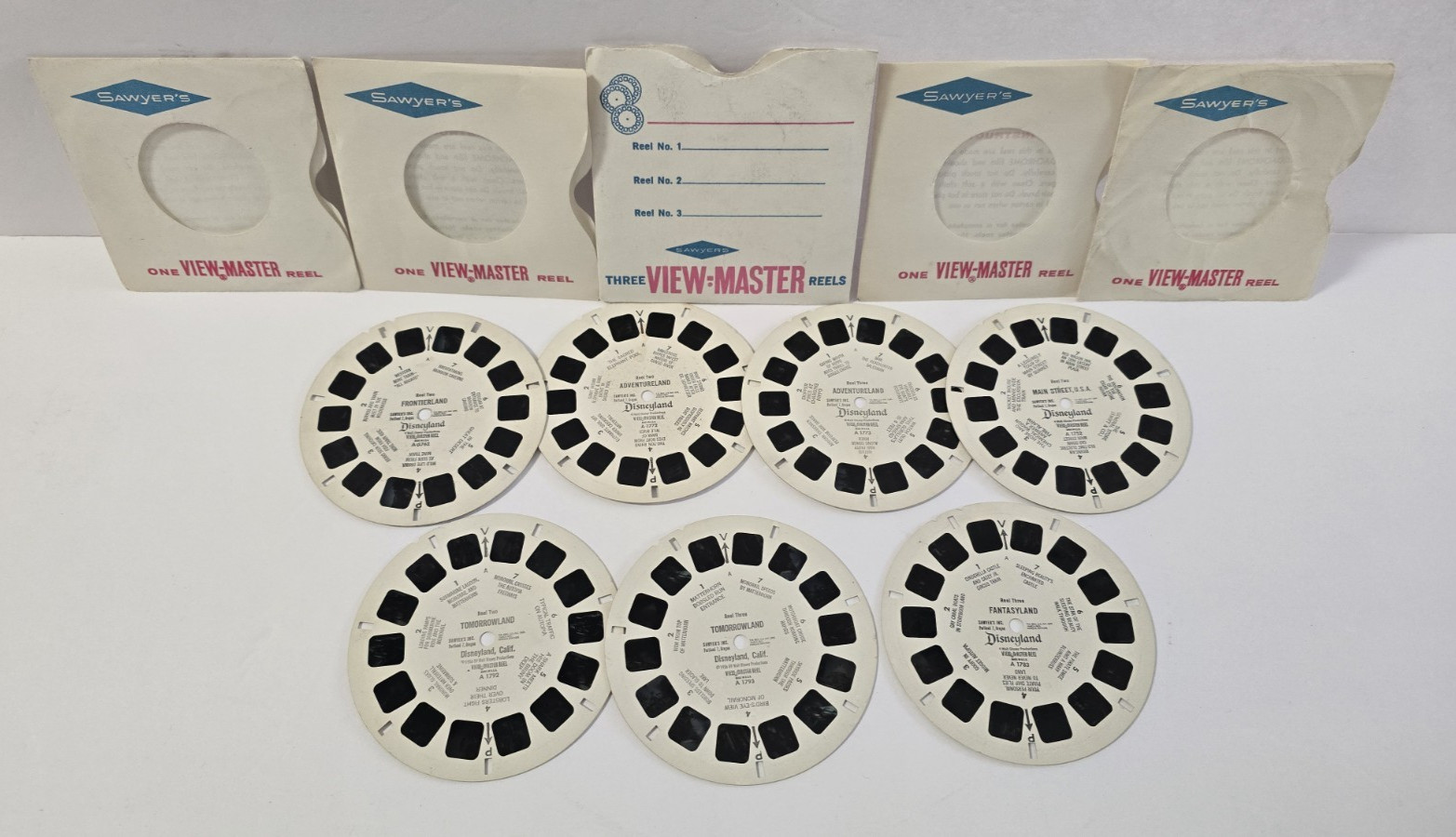 VTG View-Master Disneyland w Sleeve Frontierland Main Street Fantasyland Tomorro