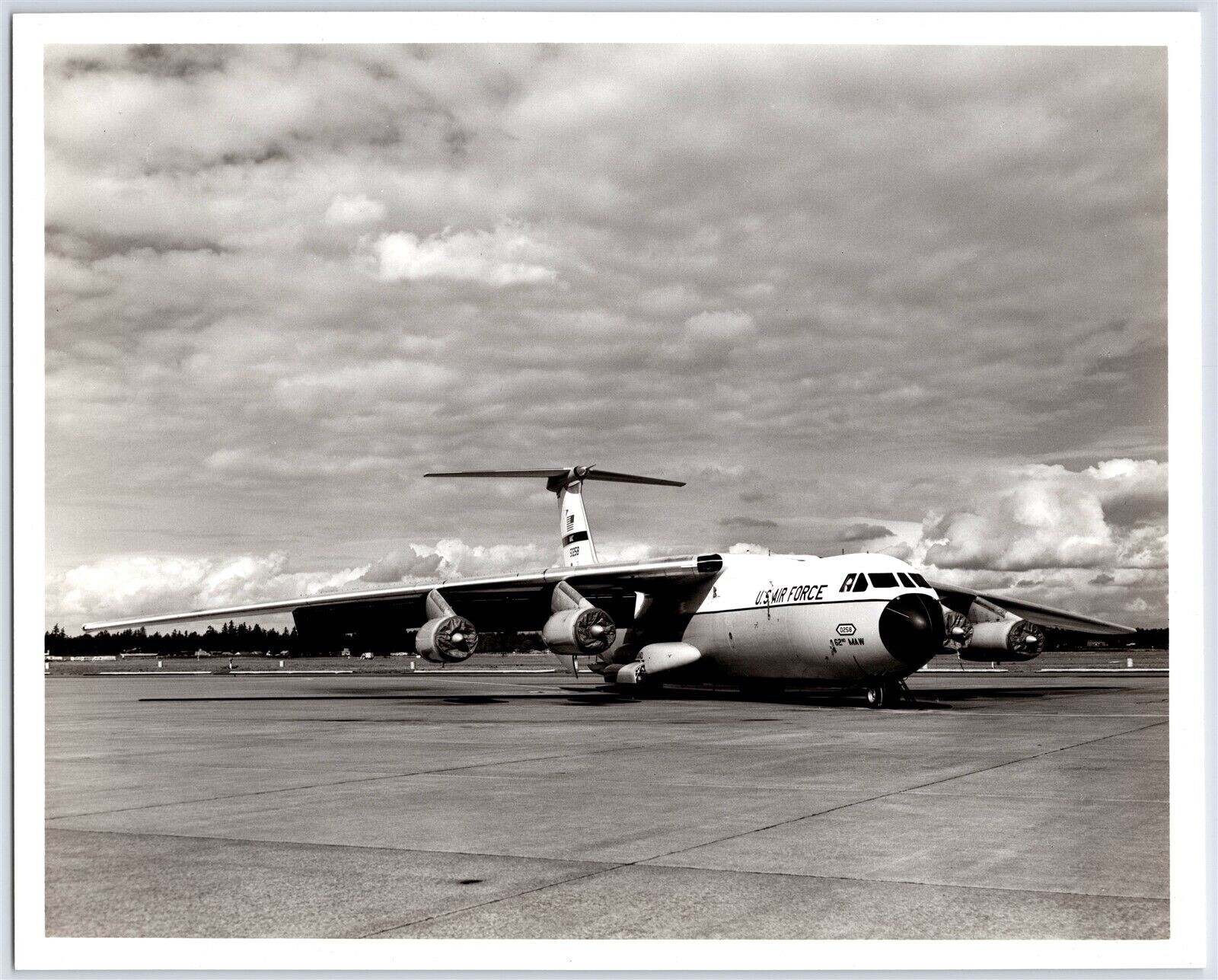  USAF C141 Starlifter 62nd MAW Military Airlift Wing Command Photo B&W 8x10 A4
