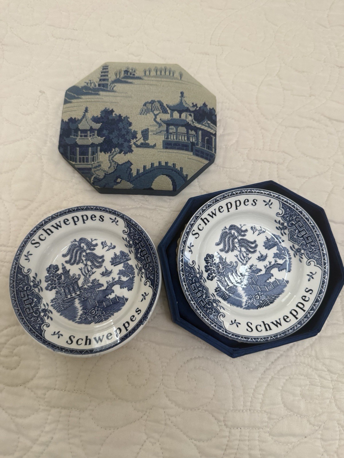 Enoch Wedgwood Transferware Schweppes Blue Willow Tip Plates (2) With Case Rare Enoch Wedgwood Transferware Schweppes Blue Willow Tip Plates (2) With Case Rare