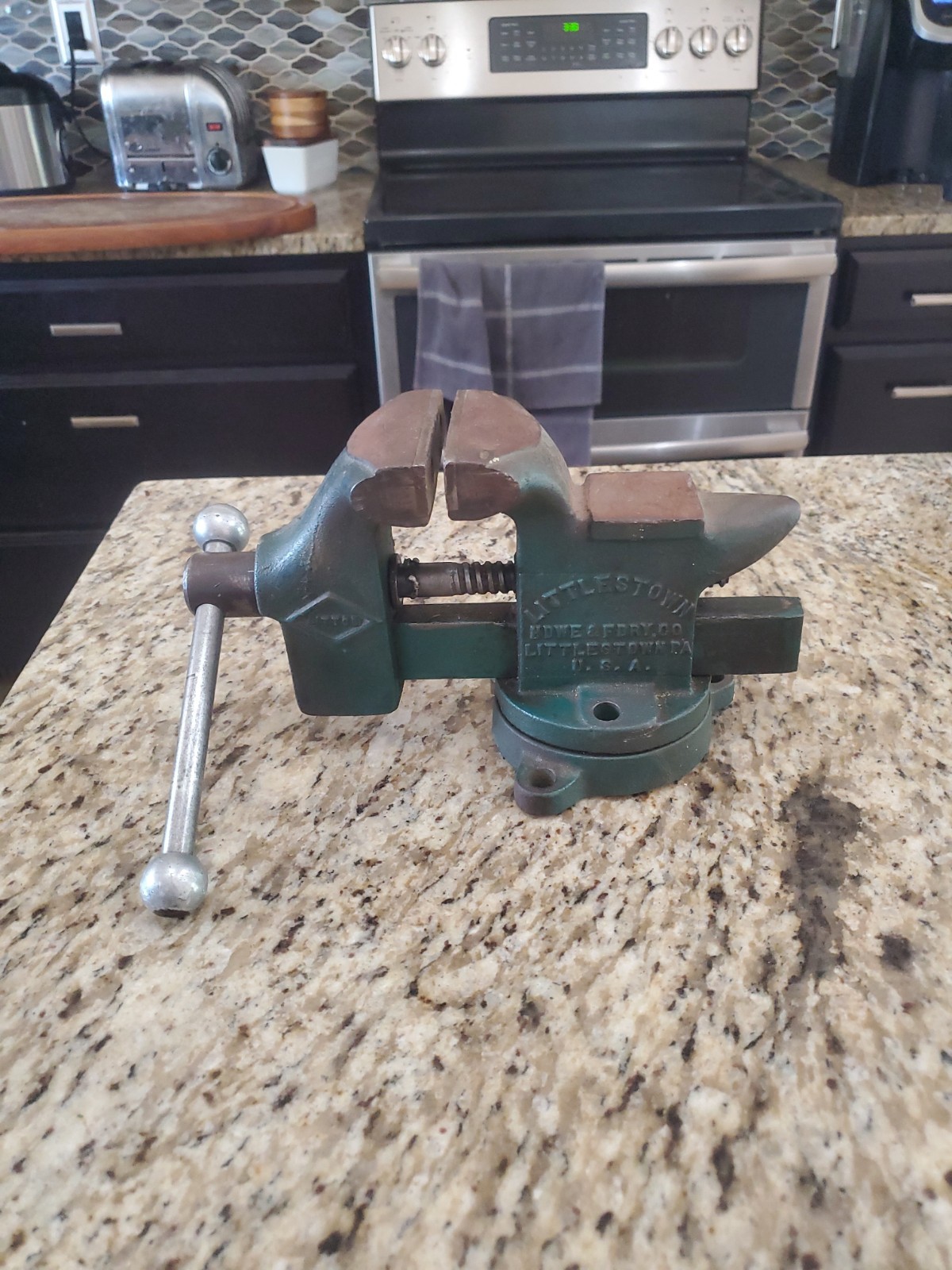 Vintage Littlestown No. 25 Bench Vise w 3-1/2