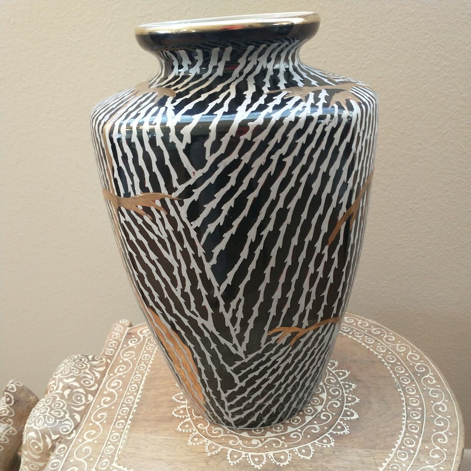 Vintage porcelain zebra designed vase
