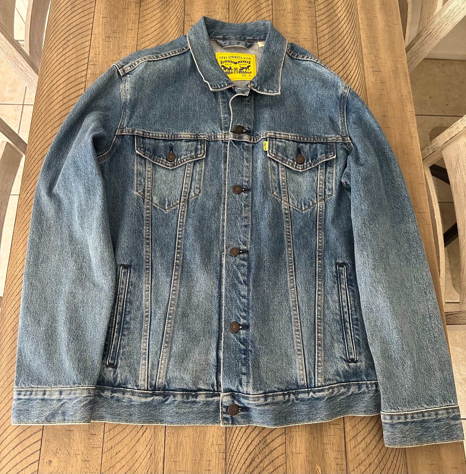 Levi's x Peanuts Snoopy Woodstock Denim Trucker Jacket Men's Size XL Yellow Tab