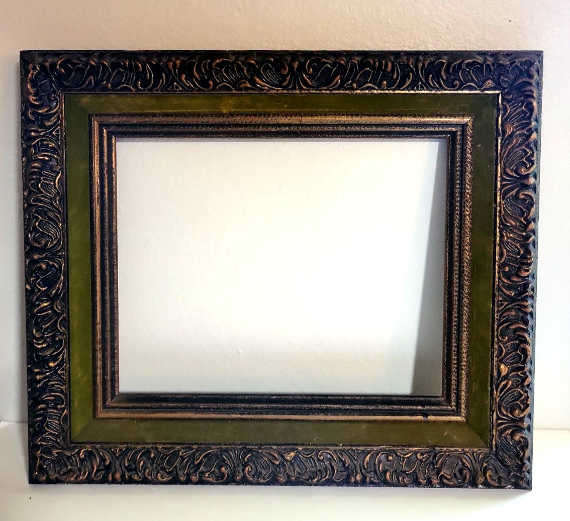 VTG Ornate Gold & Black Wood Frame Green Velvet inside Trim 8 x 10\