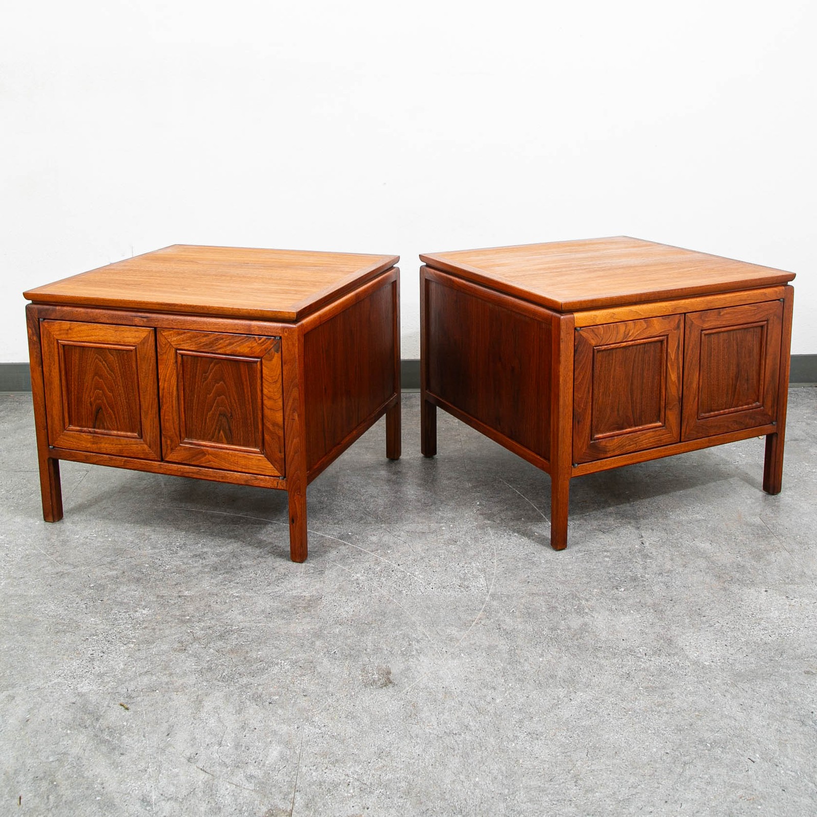 Mid Century Modern End Side Tables Walnut Storage Nightstands Pair Cabinet MCM Mid Century Modern End Side Tables Walnut Storage Nightstands Pair Cabinet MCM
