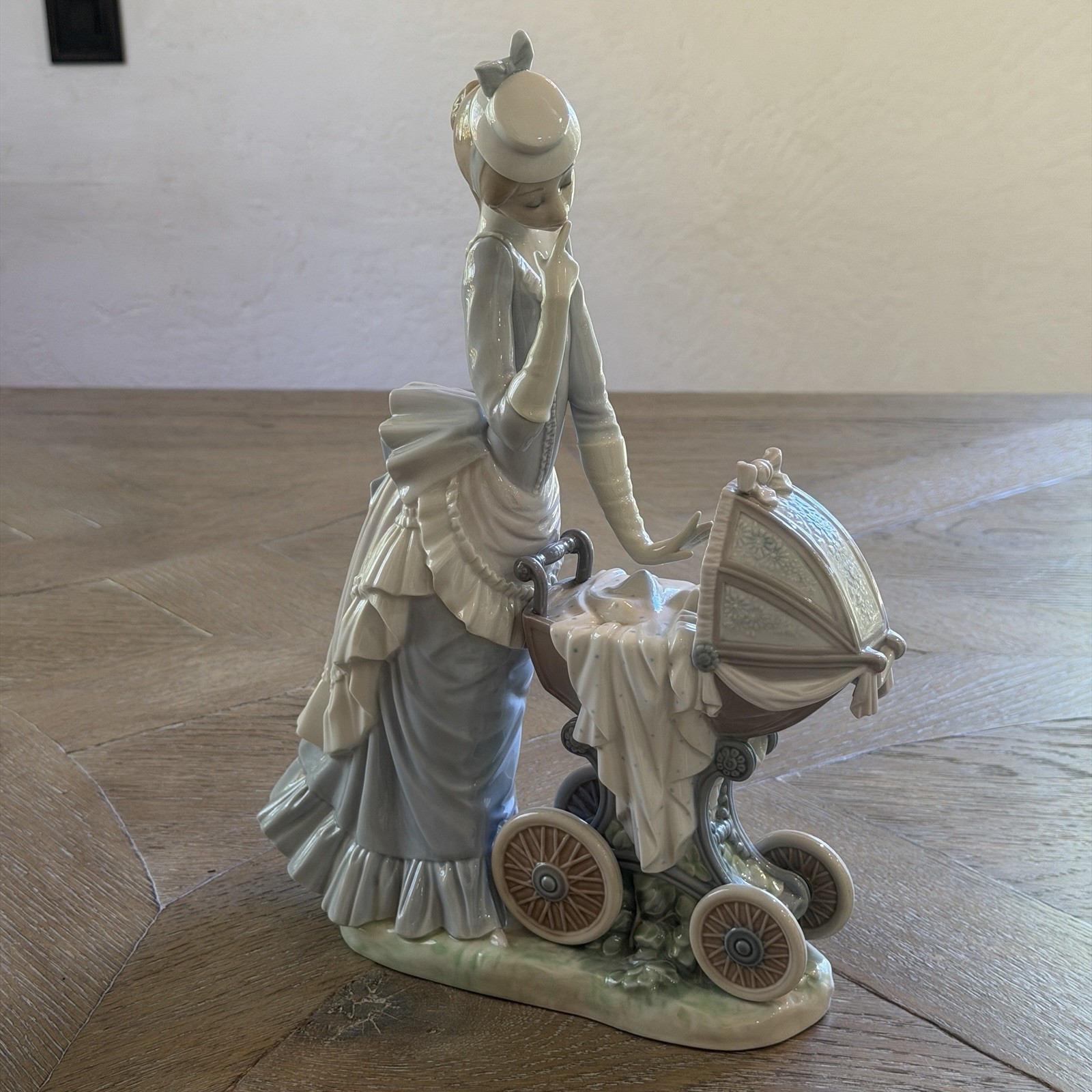 Lladro 4938 Baby\'s Outing Porcelain Figurine ~ Mint ~ Mother With Baby Stroller