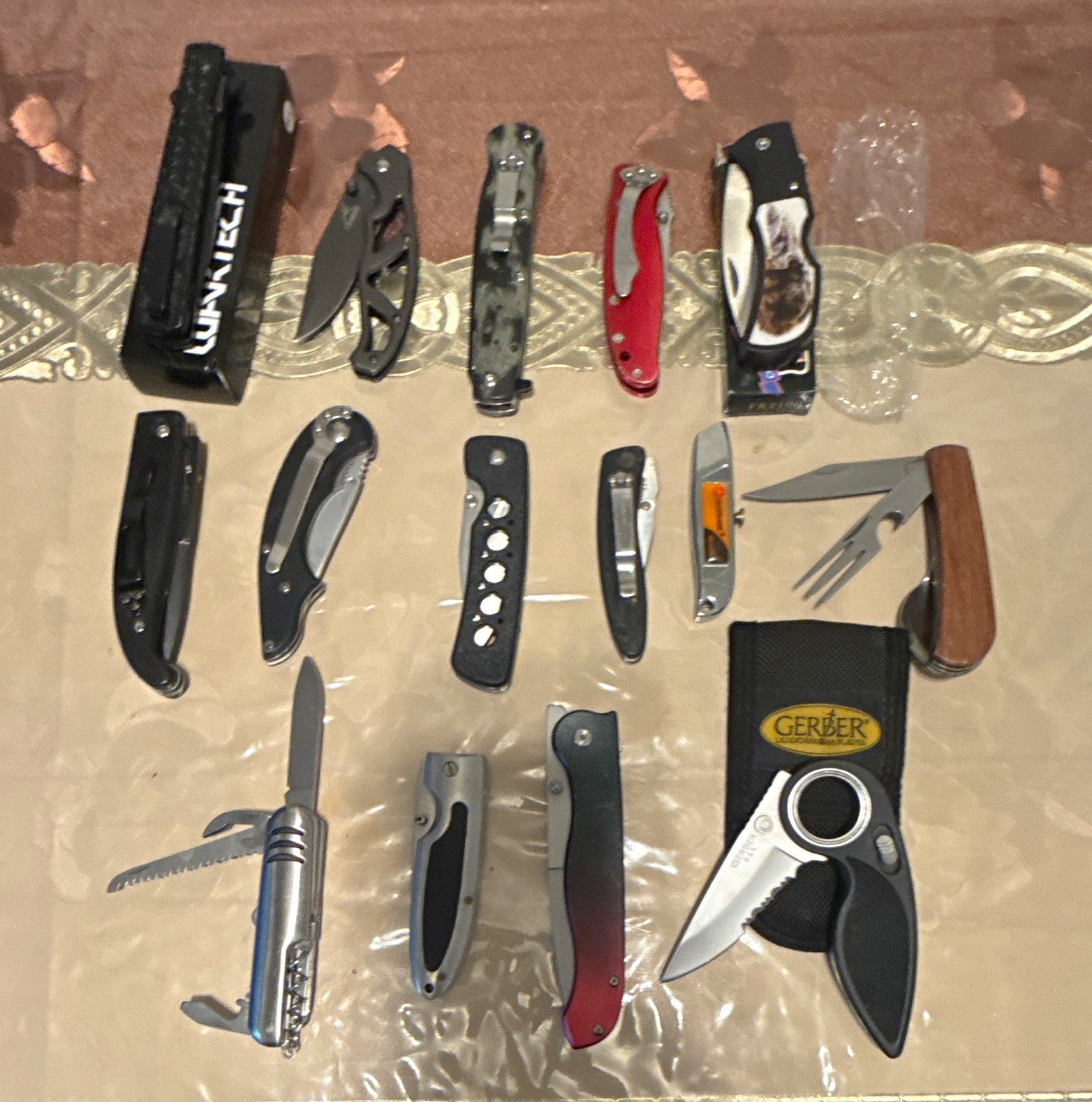 Gerber Mixed Lot Pocketknives & Multi-Tools w/ Pouch, SS Blades  2.75in