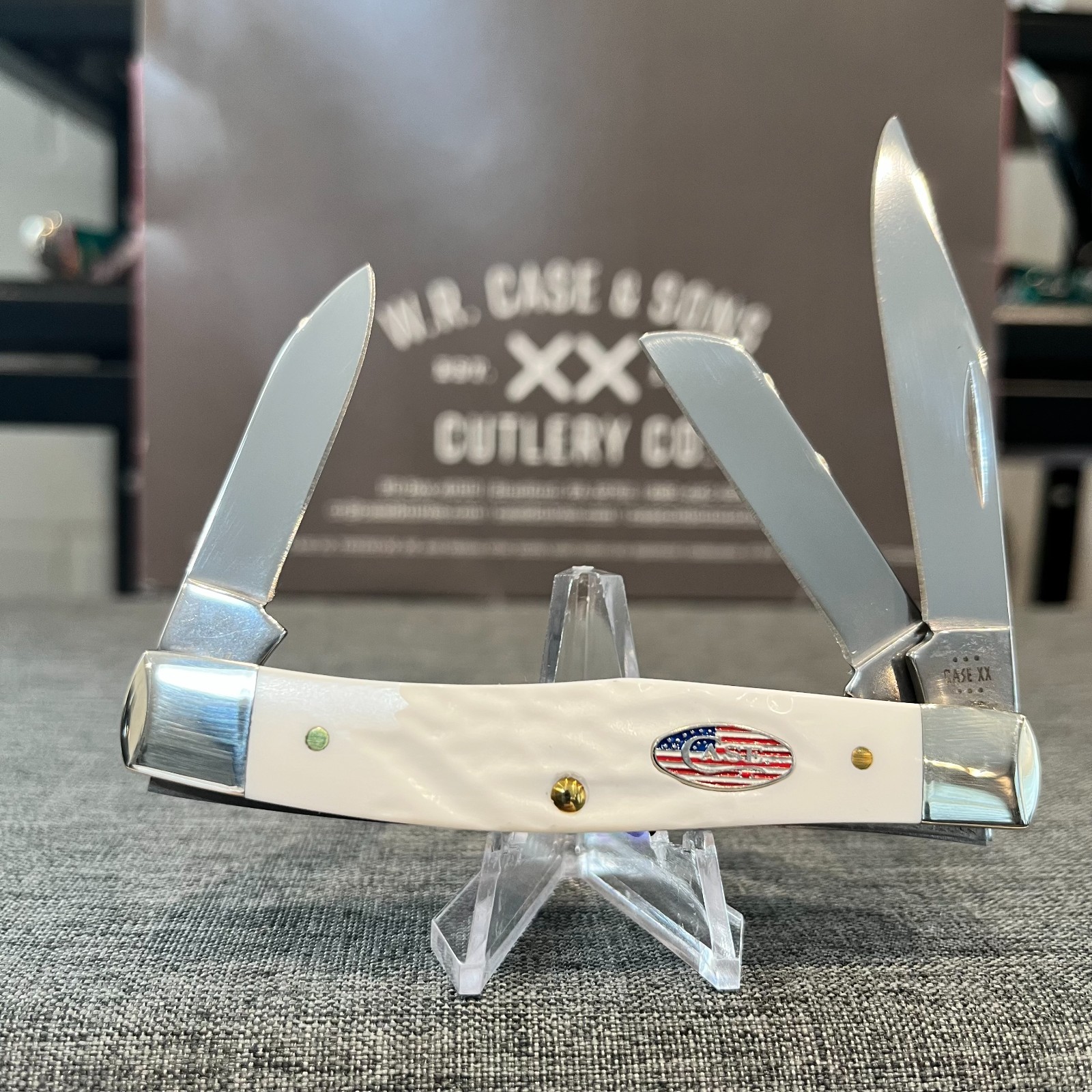 Case Medium Stockman, Nice Rough White Synthetic, Stars & Stripes Shield, NIB