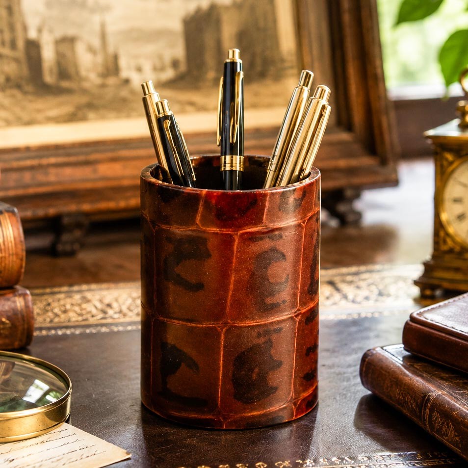 Vintage Bloomingdale’s Italian Leather Pen Cup Desk Organizer Vintage Bloomingdale’s Italian Leather Pen Cup Desk Organizer