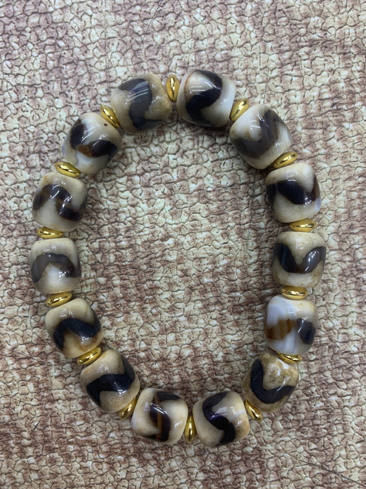 Rare Tibetan Natural Agate Dzi *Tiger Tooth* Beads Bracelet Rare Tibetan Natural Agate Dzi *Tiger Tooth* Beads Bracelet