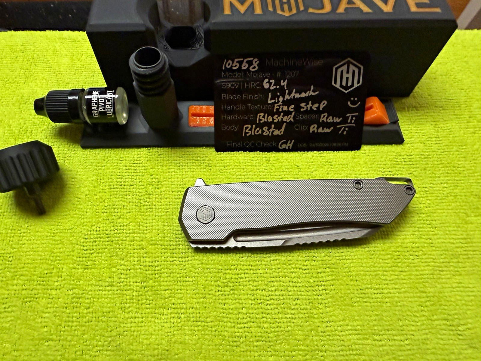 MachineWise Mojave Titanium Handle Pocketknife S90V Plain Tanto Frame Lock Gray