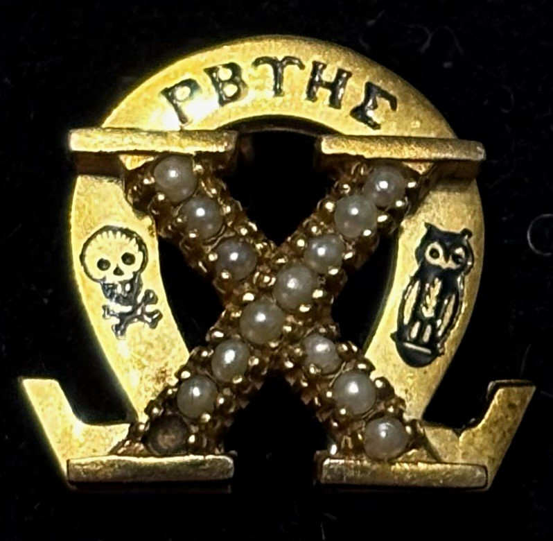 Nice older Chi Omega Sorority Pin Pearls 