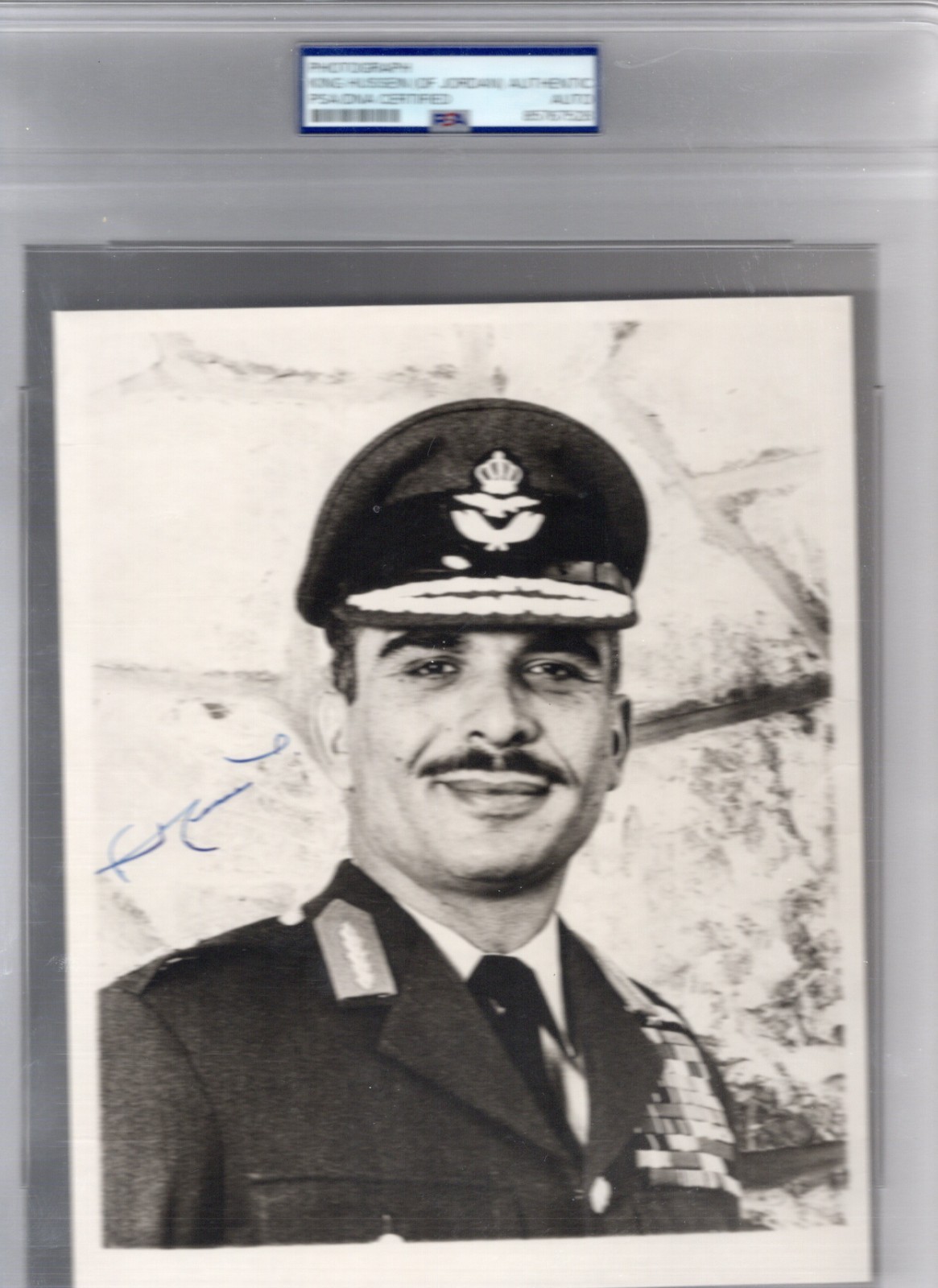 ~ KING HUSSEIN (JORDAN)  SIGNED PHOTO ~ PSA VERIFIED & ENCAPSULATED ~ CUSTOM BOX