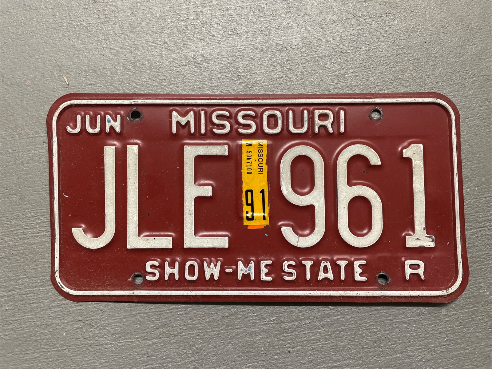 VINTAGE MISSOURI LICENSE PLATE MAROON /WHITE JLE-961 1991 STICKER REISSUE RARE