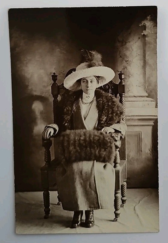c1910 RPPC Edwardian Fashion Woman Glamour Fur Unposted Divided Golden Age 