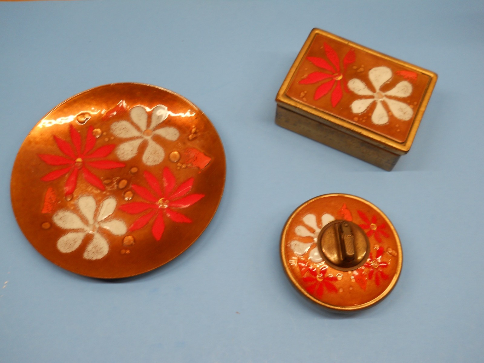 3 PIECE SET-VINTAGE CIGARETTE LIGHTER, ASHTRAY & BOX 1950\'s