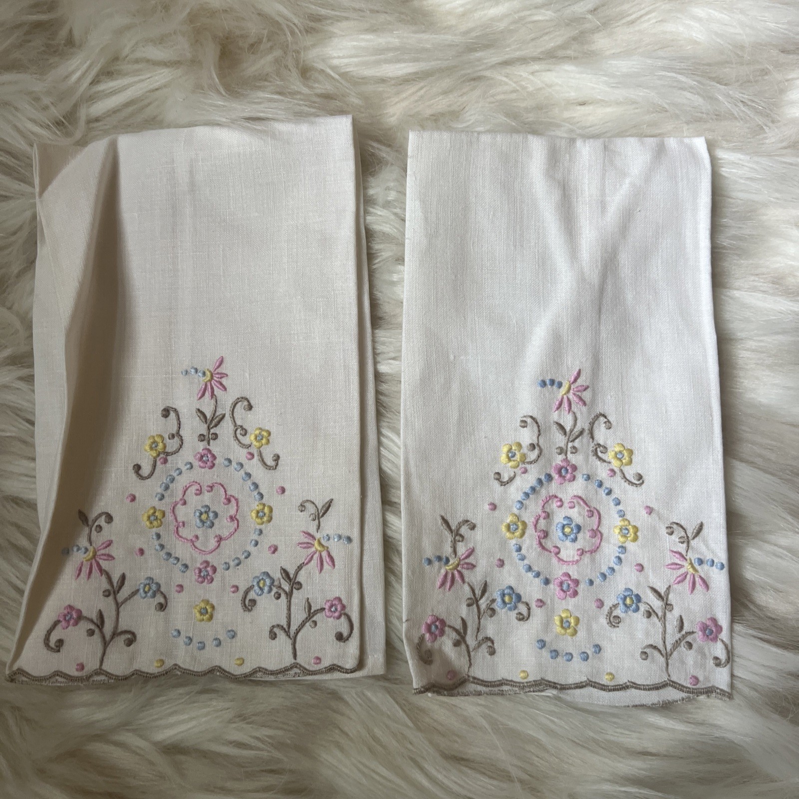 Vintage Hand Embroidered Linen Guest Towels Set 2 Pastel Floral 16x10 Unused