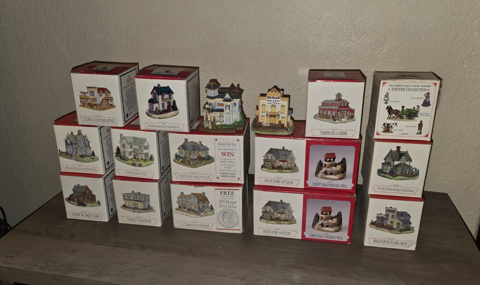 Vtg Liberty Falls Collection Lot of 16 Miniature Village Houses.