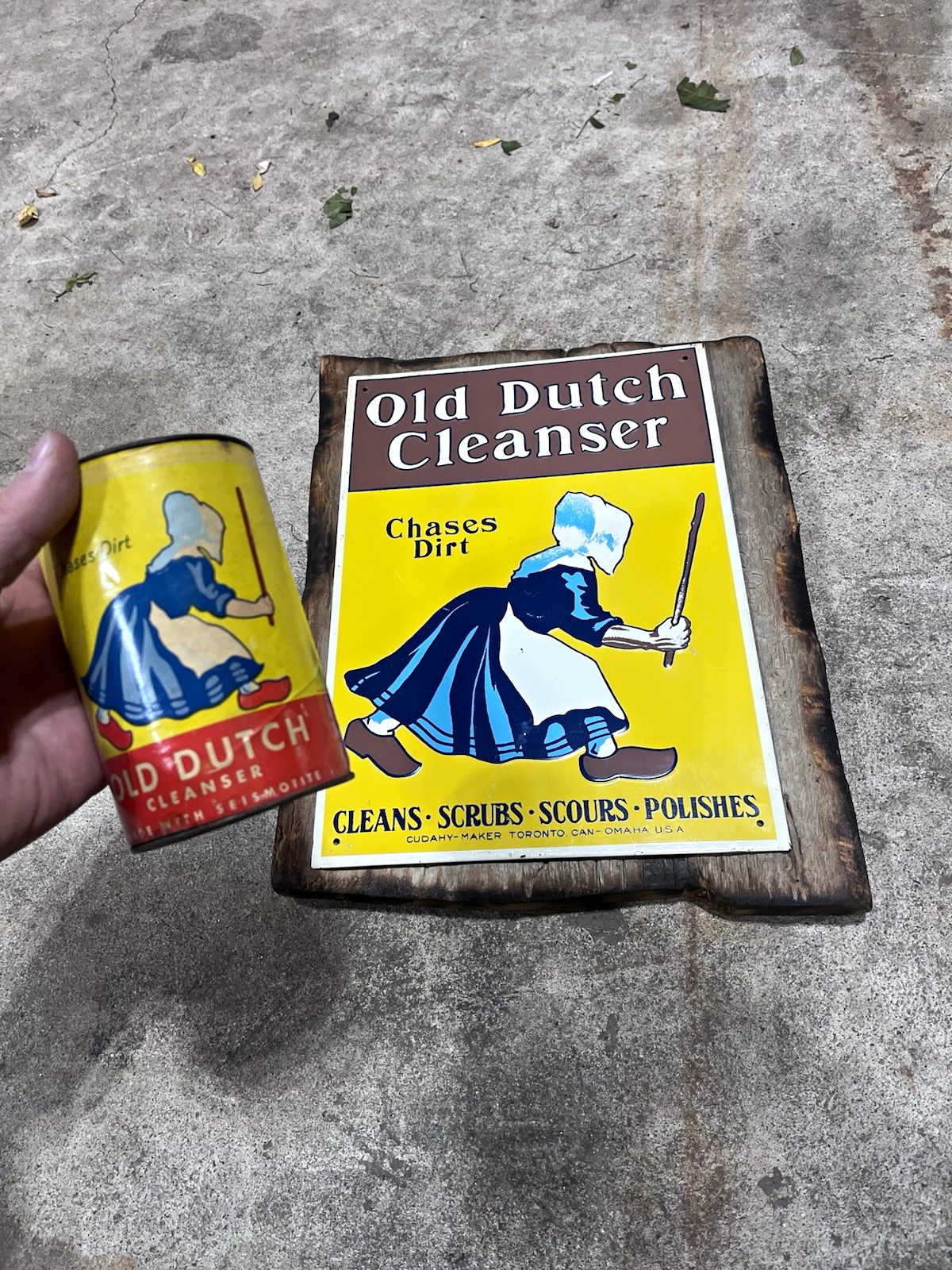 Old Dutch Cleanser Collectible Full Tin Can and Sign