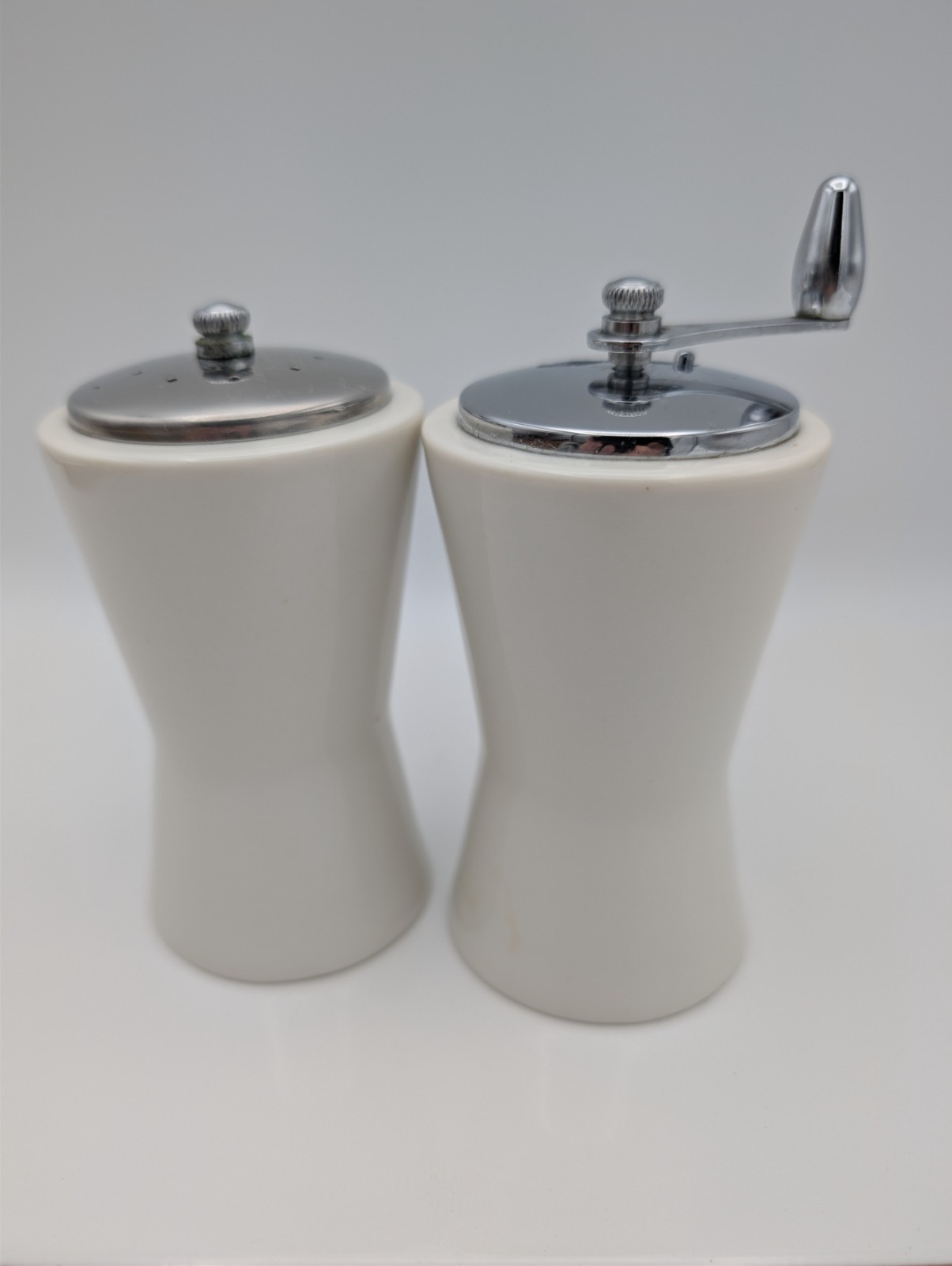 Vintage Syracuse China Olde Thompson Salt Shaker Pepper Mill Grinder Set MCM