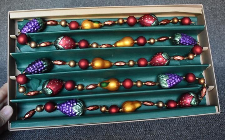 FABULOUS VINTAGE SMITH & HAWKEN FRUIT BEAD CHRISTMAS TREE GARLAND #3 ORIGINAL BX