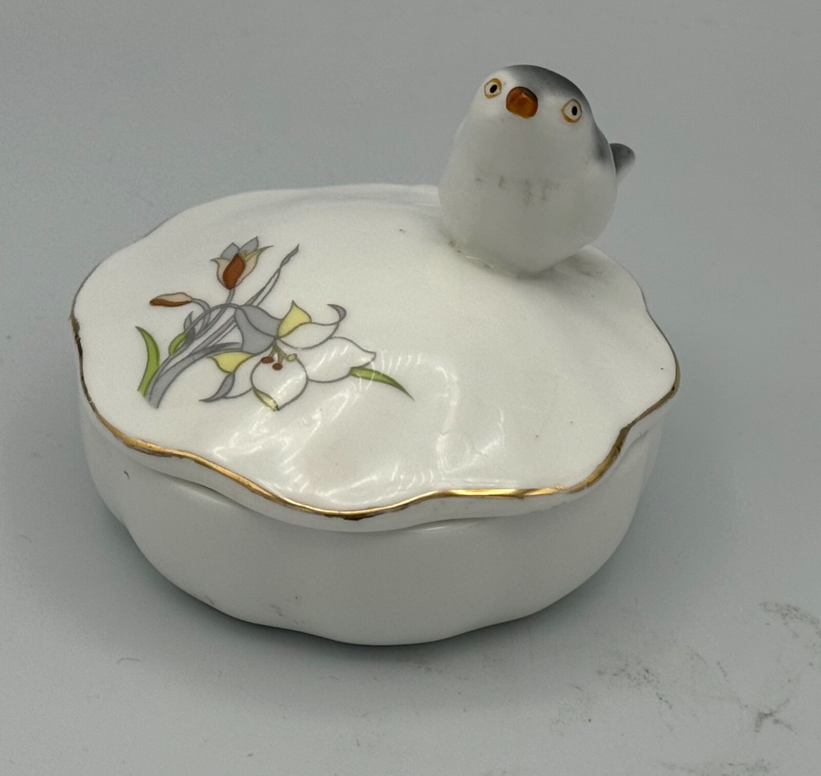Trinket Dish Genuine Bone China Scallop Lid Gold Trim Sitting Bird and Florals Trinket Dish Genuine Bone China Scallop Lid Gold Trim Sitting Bird and Florals