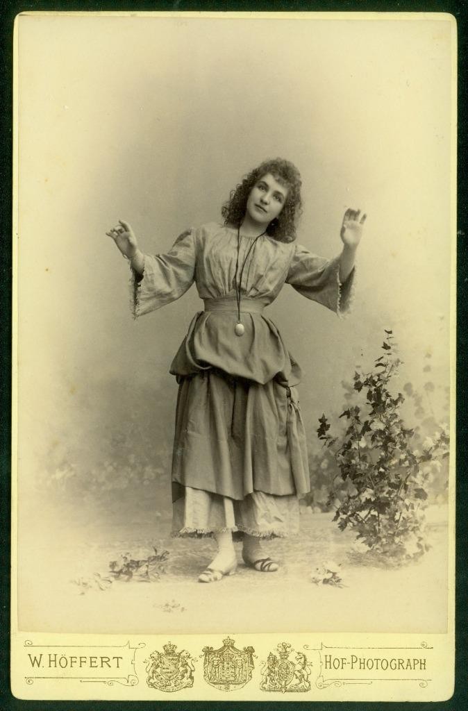 S11, 040-01, 1890s, Cabinet Card, Erika Wedekind, German Lyric Soprano