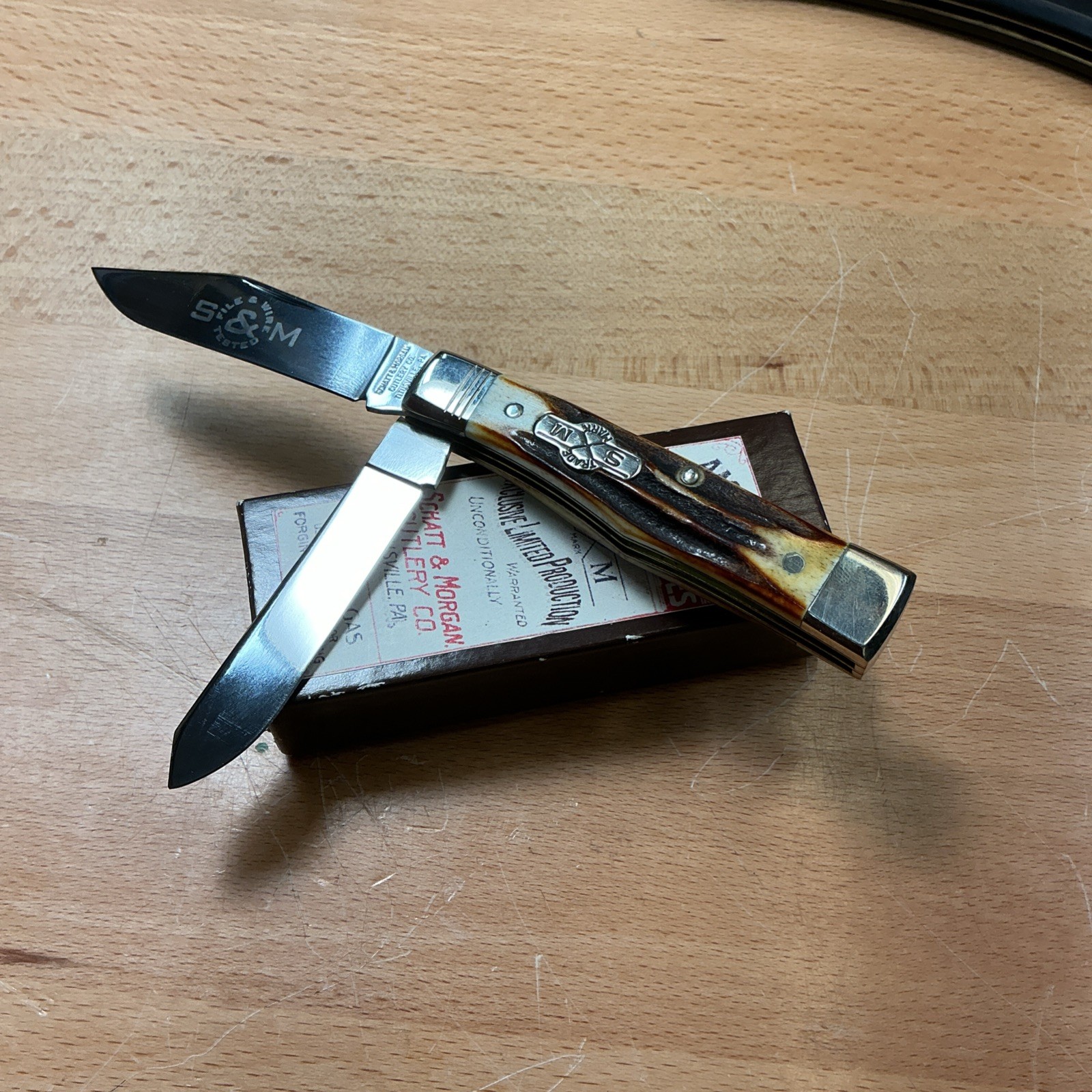 SCHATT & MORGAN by QUEEN CUTLERY STAG GUNSTOCK TRAPPER KNIFE RARE NICE (34090)