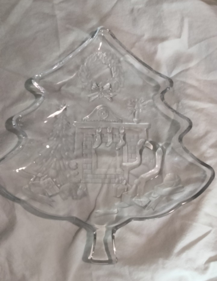 Mikasa Holiday Classic Tree Shaped Serving Platter 13 1/2