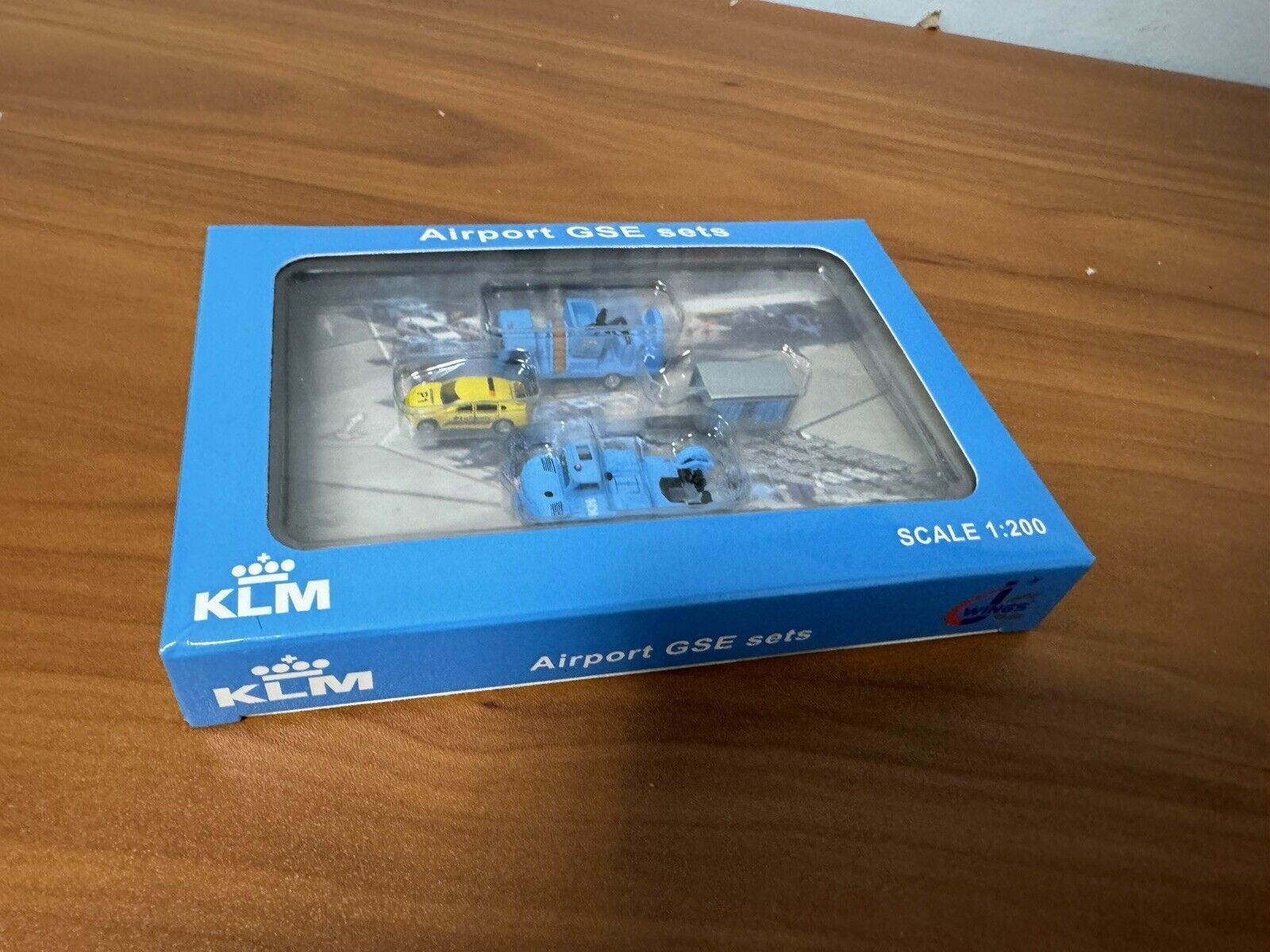 JC Wings 1:200 Scale Airport GSE Set KLM XX2022