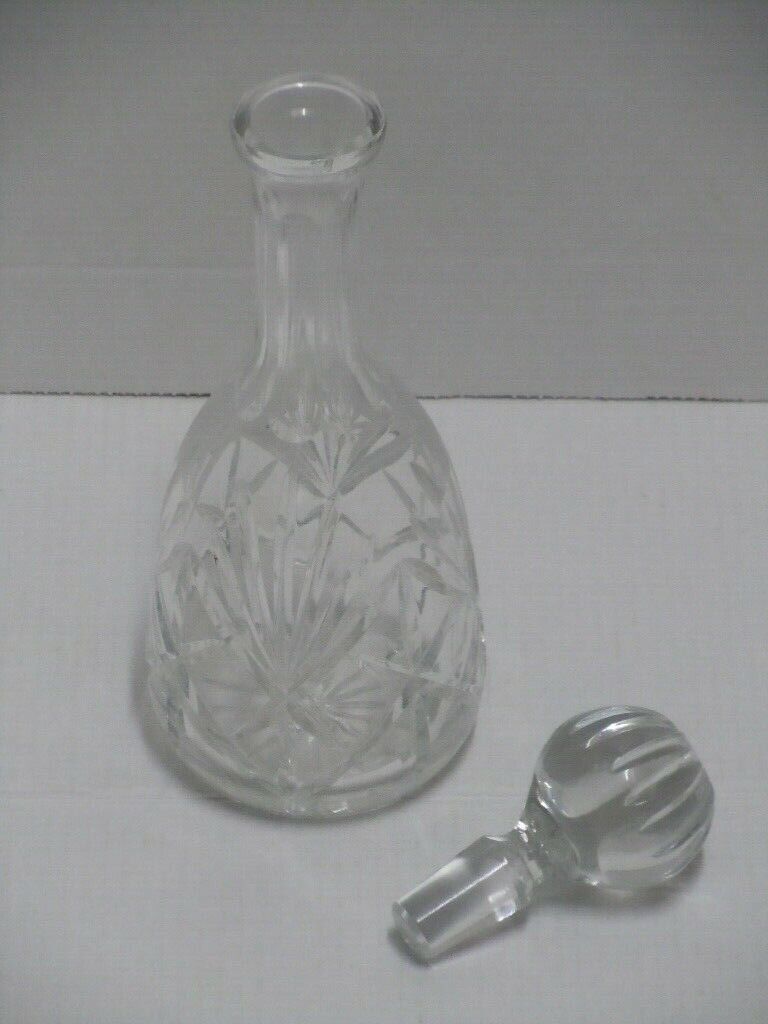 VINTAGE NOBLE EXCELLENCE CRYSTAL HANDCUT DECANTER WITH STOPPER VERY PRETTY