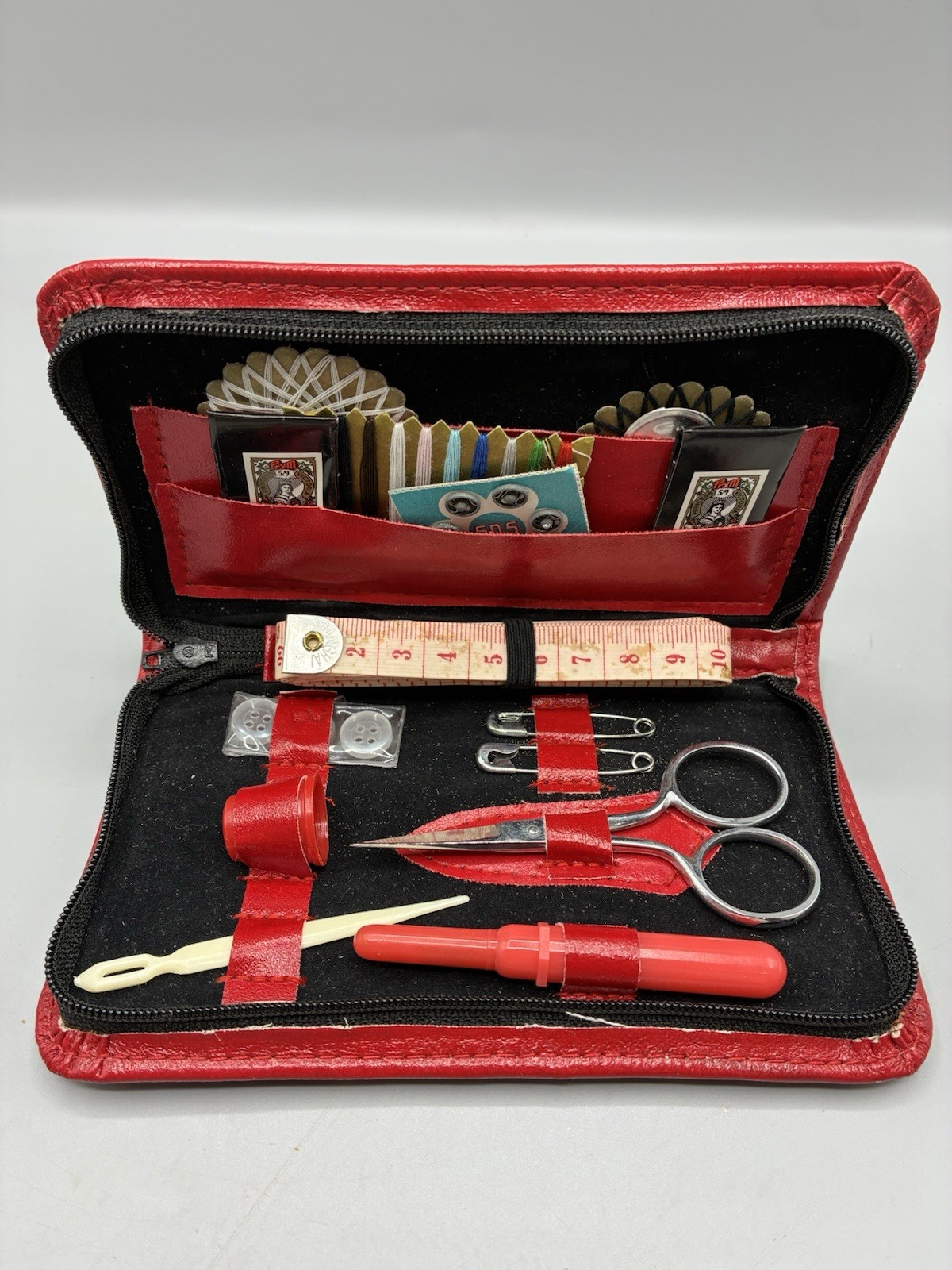 VTG Zippered Travel Sewing Kit Case w/ Scissors, Needles & Tapestry Yarn Needles