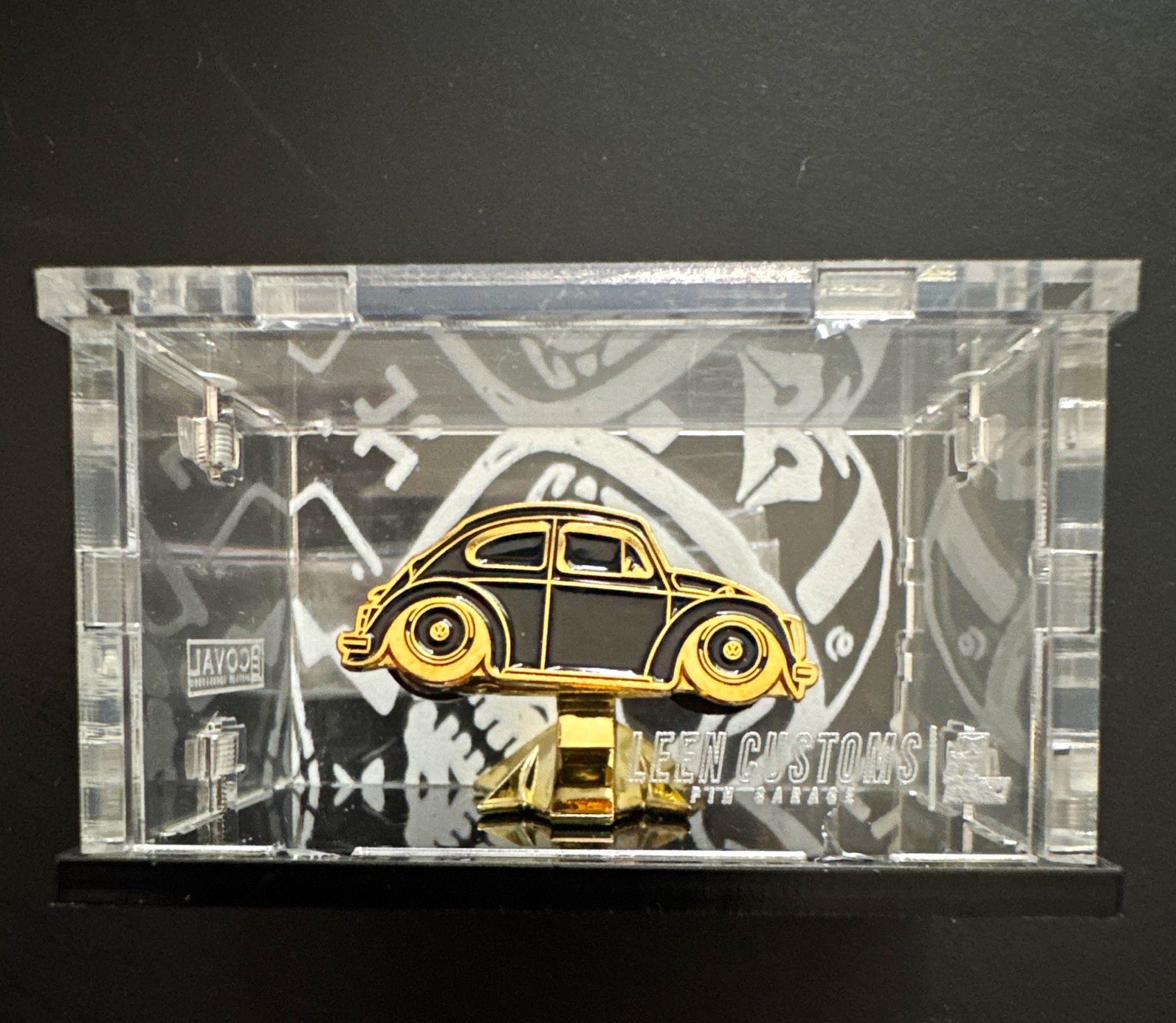 LEEN Customs 2021 Gold Volkswagen Beetle Collectible VW Vehicle Pin in Case LE25