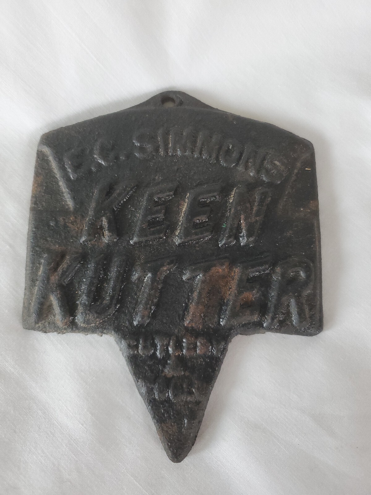 Vintage E. C. Simmons KEEN KUTTER Cutlery & Tools Cast Iron Logo Emblem or Badge