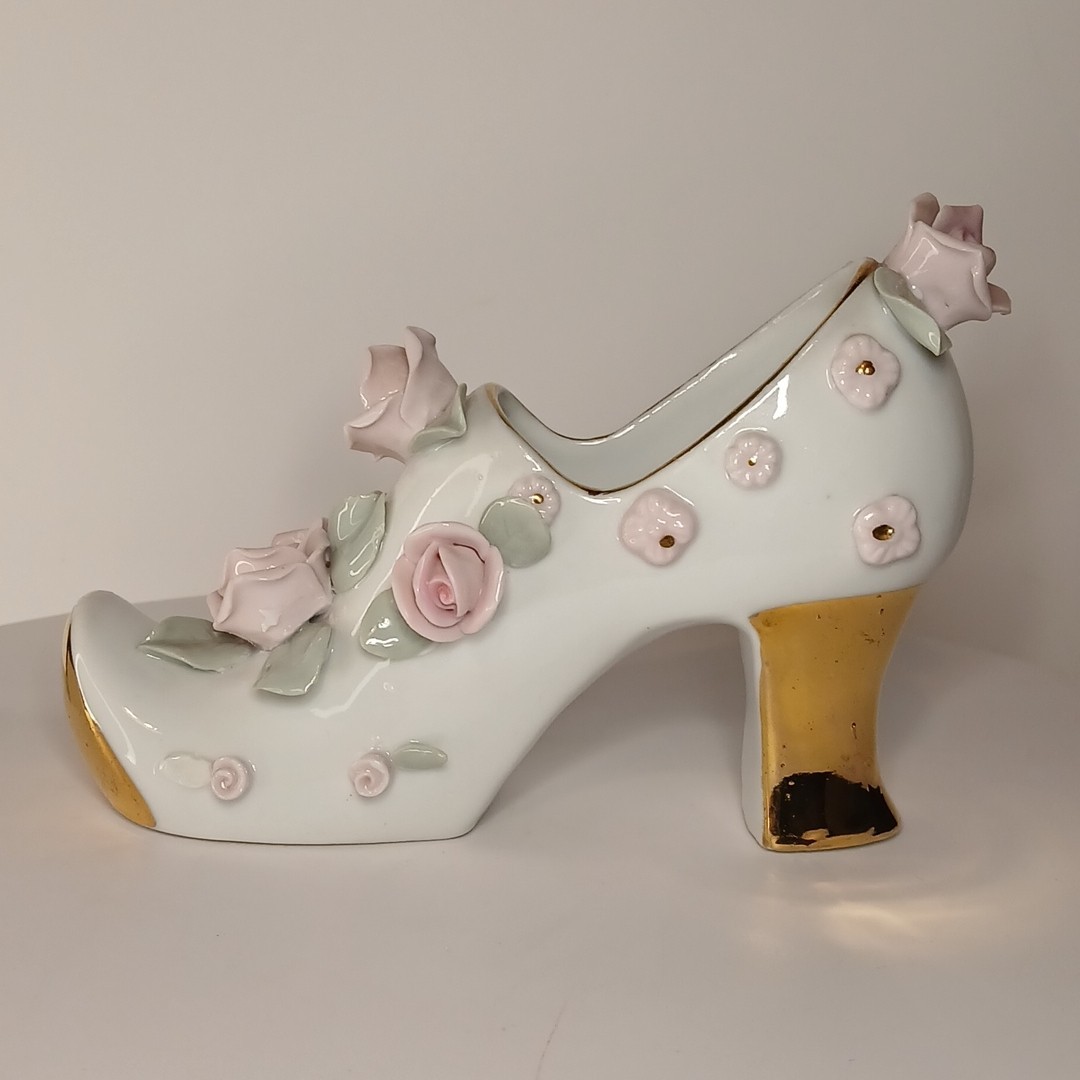 JAPAN Porcelain Ladies High Heel Shoe with Applied Flowers Roses L1 JAPAN Porcelain Ladies High Heel Shoe with Applied Flowers Roses L1