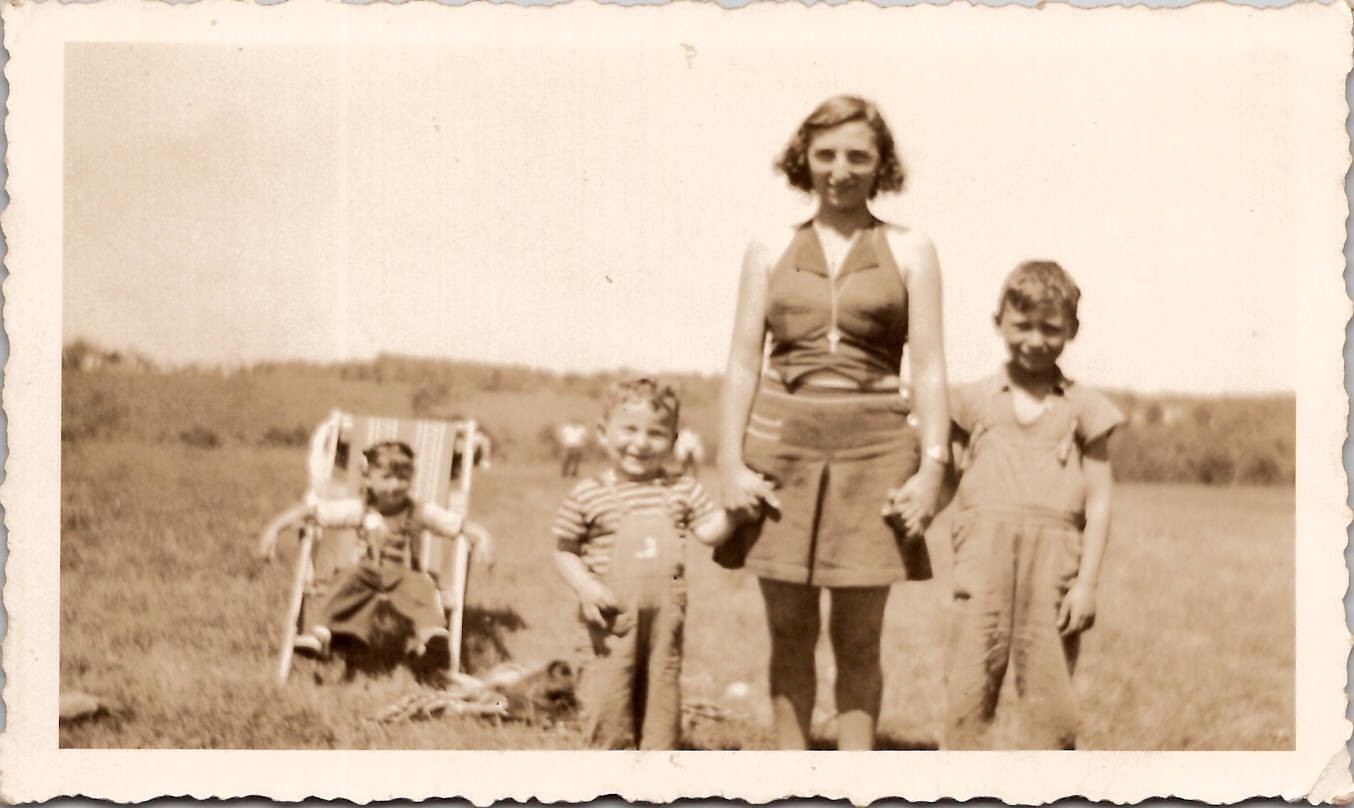 Pretty Beautiful Single Mother Children Americana Snapshot 1930s Vintage Photo