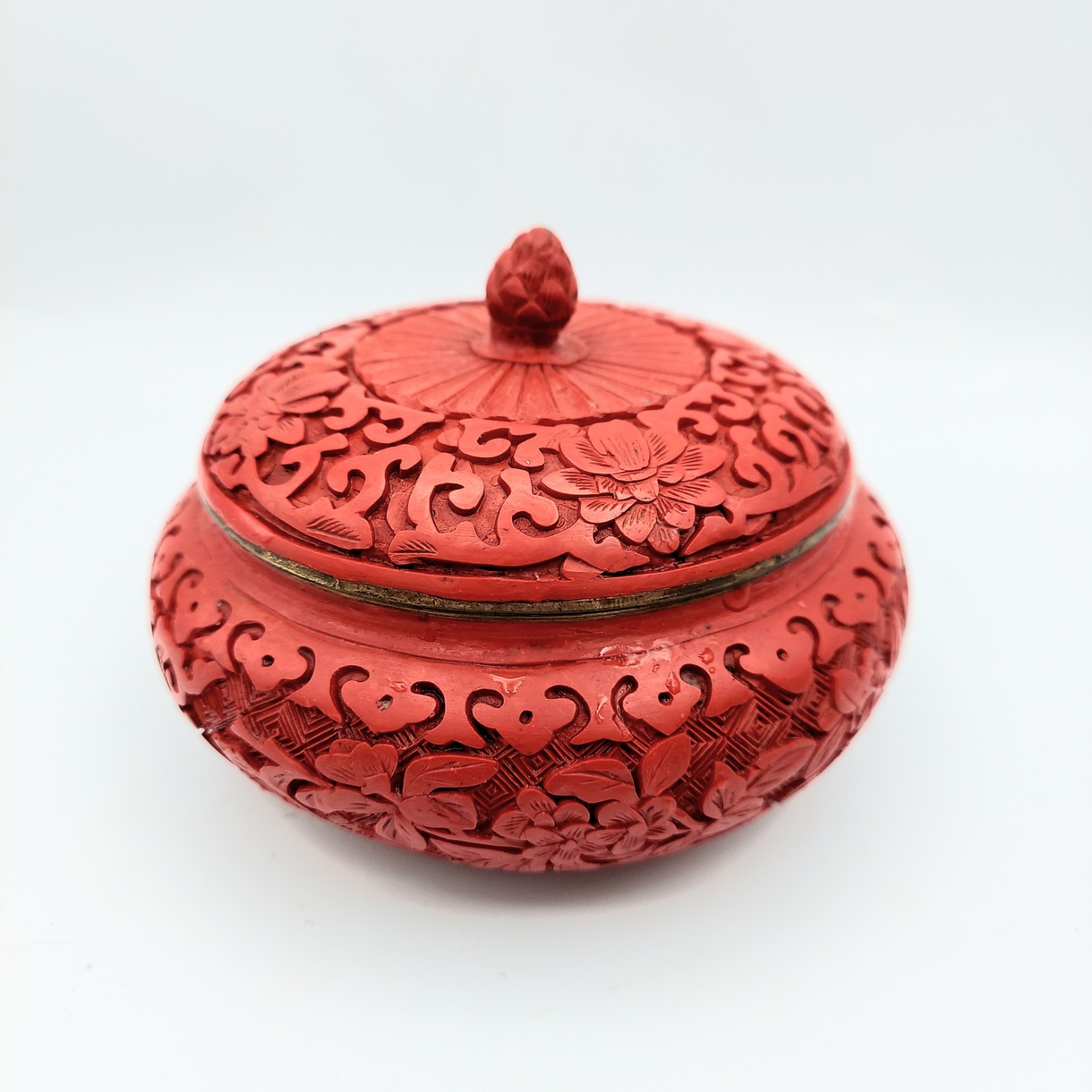 Vintage Chinese Red Carved Cinnabar Lidded Lacquered Trinket Box 