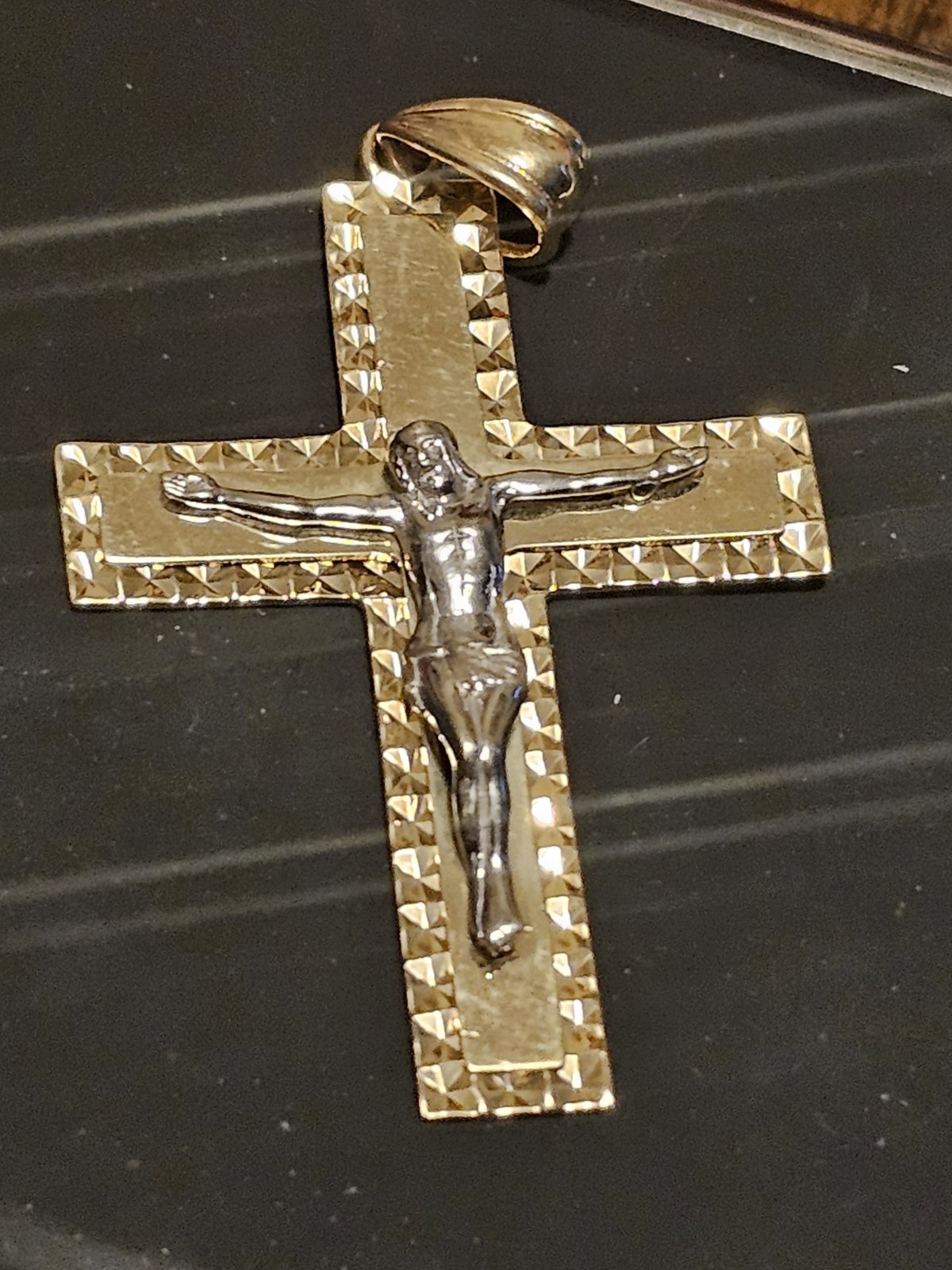 14 kt  Crucifix Cross Pendant w/ Jesus 4.8 grams.very bu