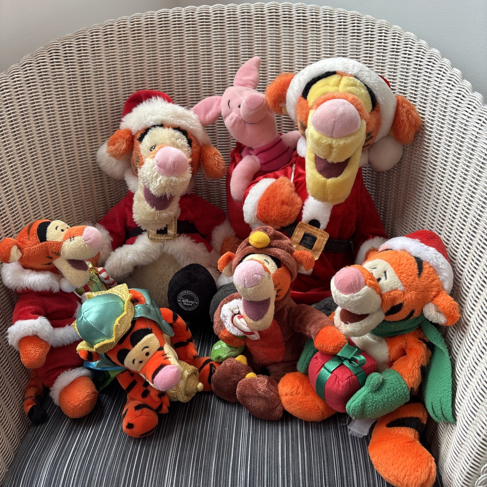6 x Vintage Disney Store Tigger 9”- 15”Christmas Plush Toys. Good Condition.