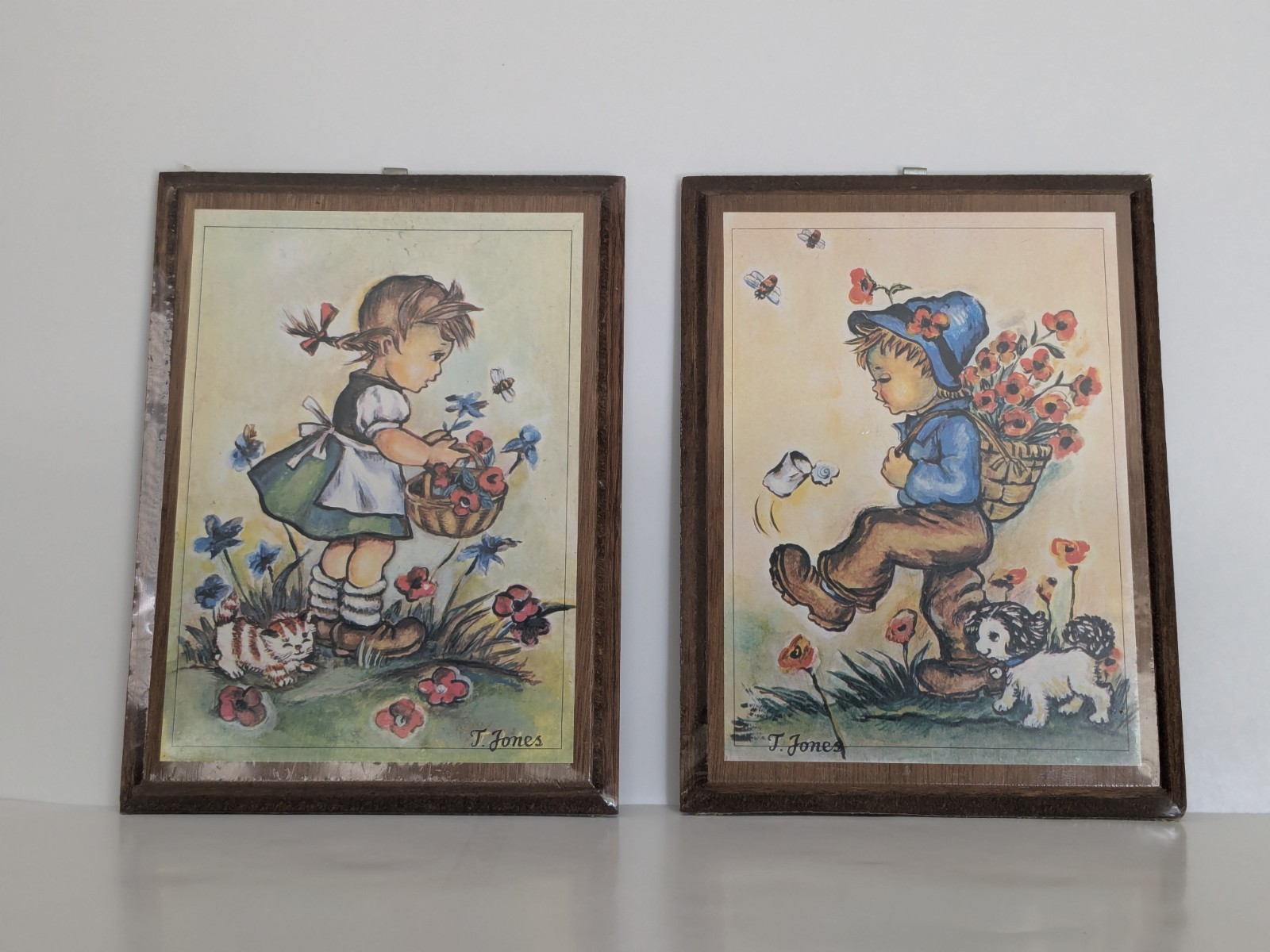 Lot of 2 vintage wooden picture wall art hangings 7\ Lot of 2 vintage wooden picture wall art hangings 7\