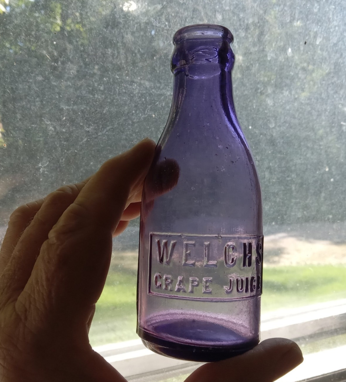 WELCH\'S GRAPE JUICE HAND BLOWN EARLY 1900 BOTTLE PRETTY AMETHYST COLOR