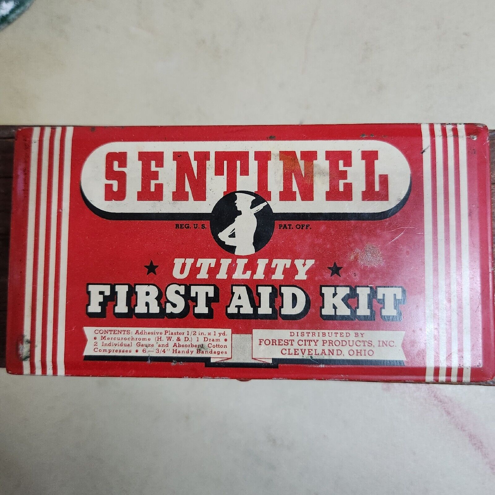 Vtg Sentinel First Aid Kit Tin Litho Soldier Complete