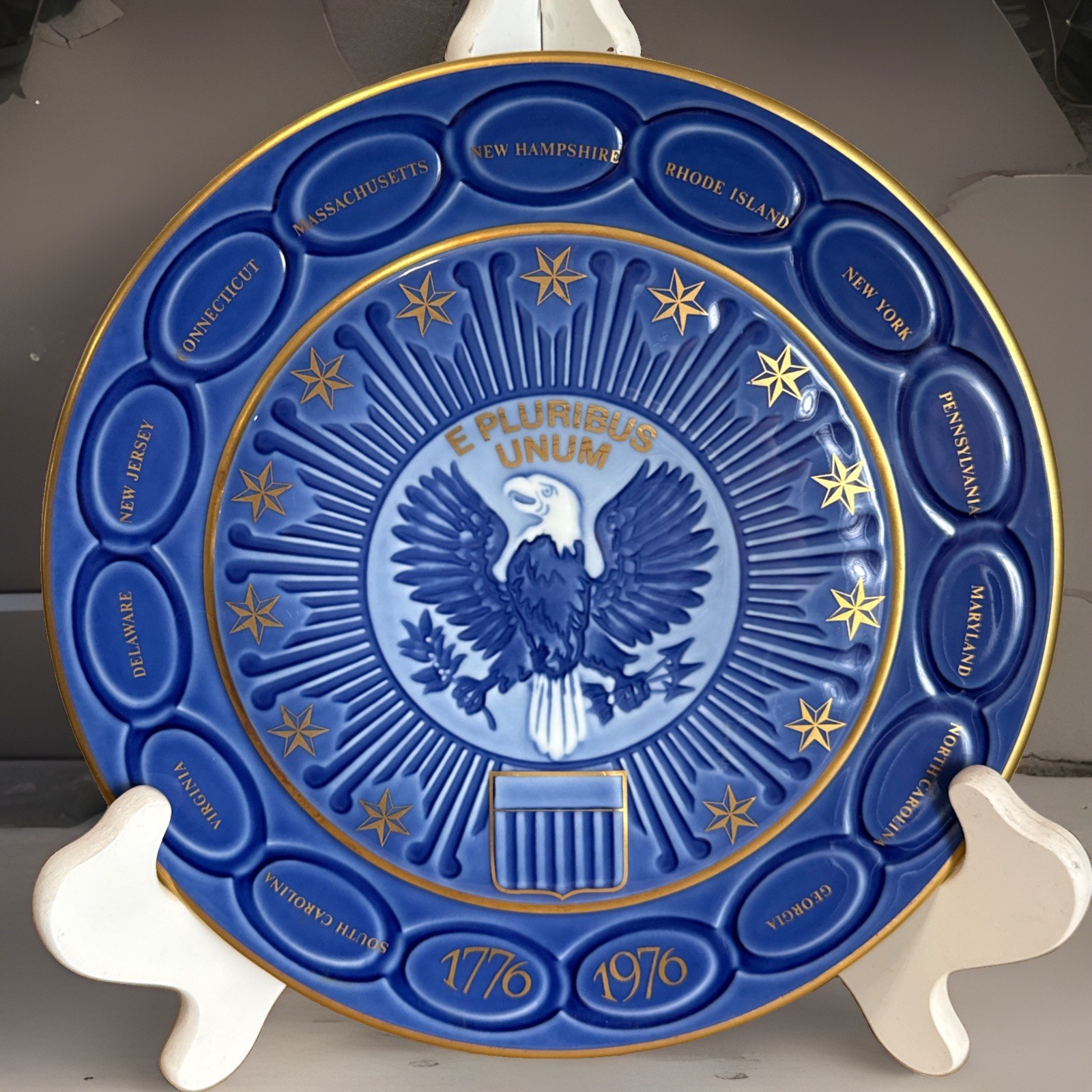 🇺🇸VTG Bicentennial Commemorative 9” Plate 1776-1976 Embossed & Gold Trim 9\