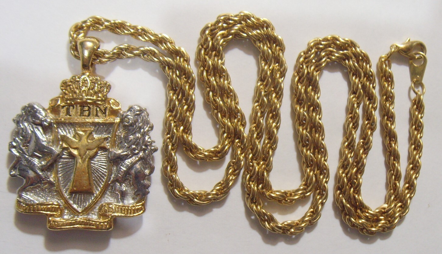 Vintage 54 gram gold tone metal TBN holy Spirt religious pendant necklace EL1033