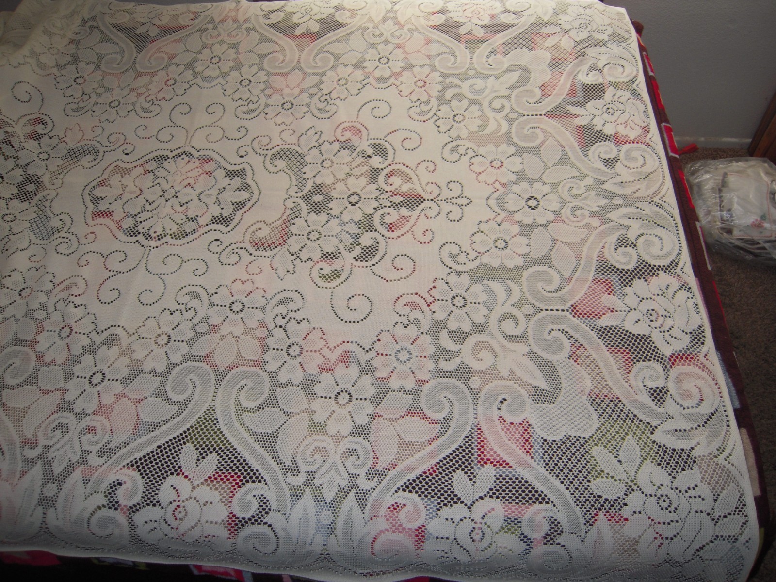NOS VINTAGE 70\'S WHITE LACE FLORAL PATTERN HAND CROCHETED TABLE LINEN 82\