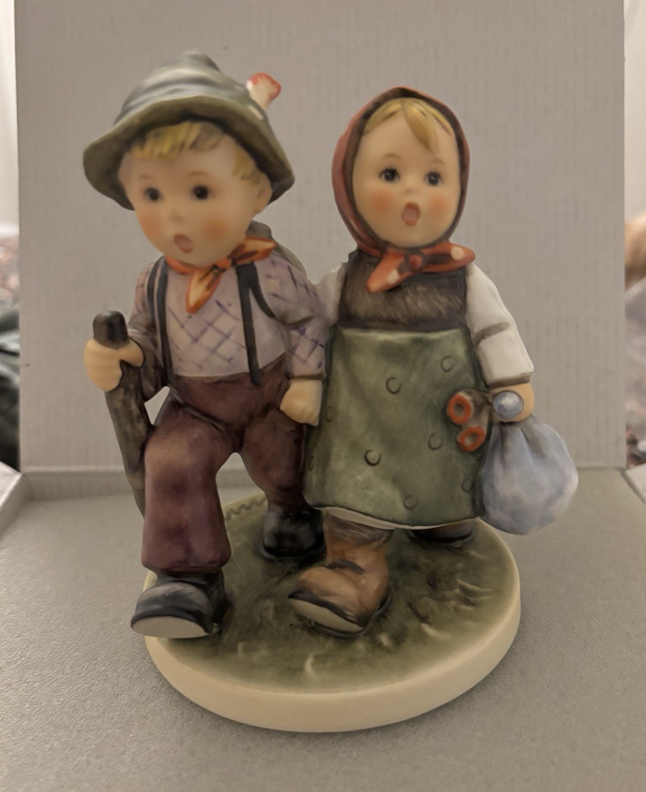 Vintage 1972 Goebel Hummel Going Home #383 Porcelain Figurine West Germany