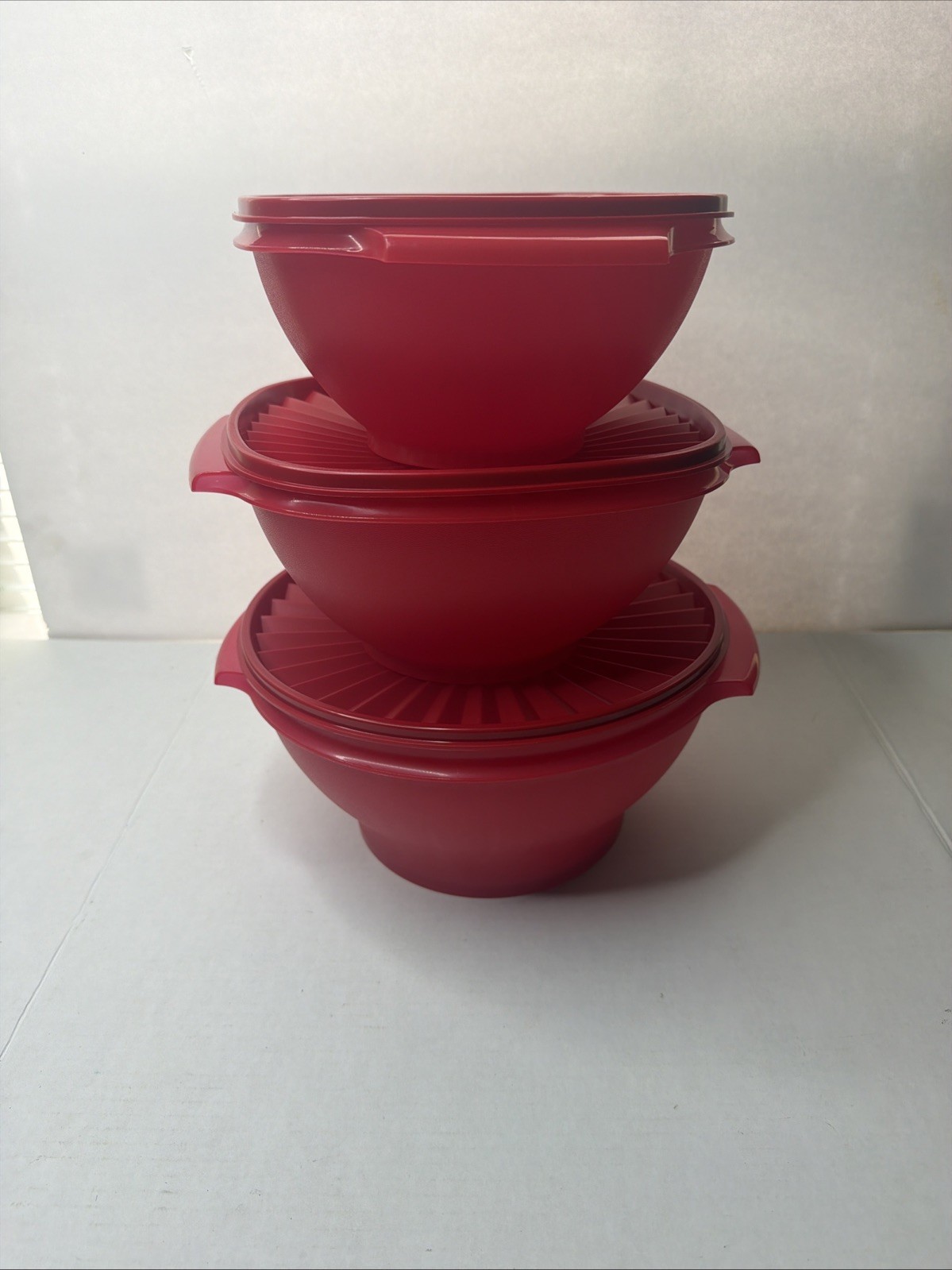 Tupperware 3- Piece Serving Bowl Set