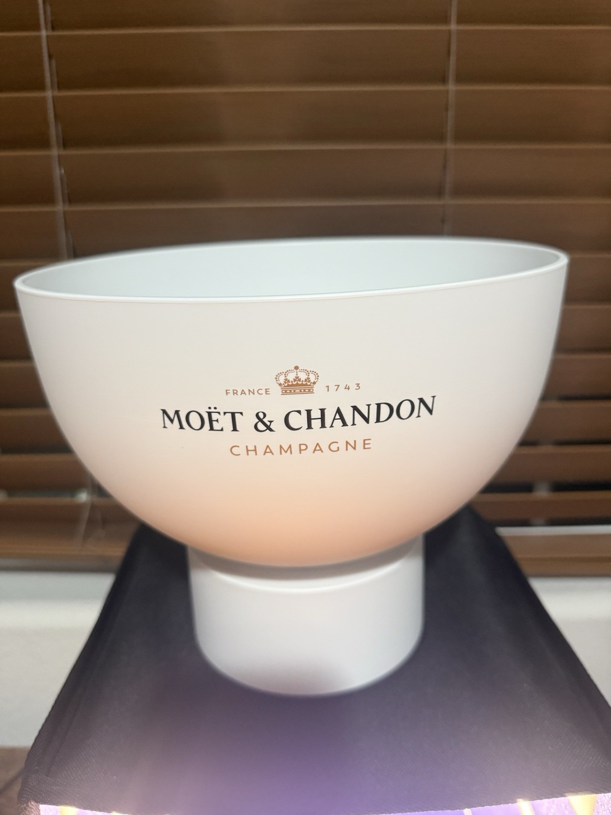 Moët Chandon Champagne White Great Bubble Ice Bucket NEW - 2 Available Moët Chandon Champagne White Great Bubble Ice Bucket NEW - 2 Available